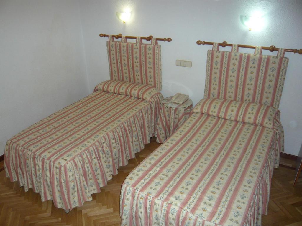 Hostal Triana Madrid Room photo