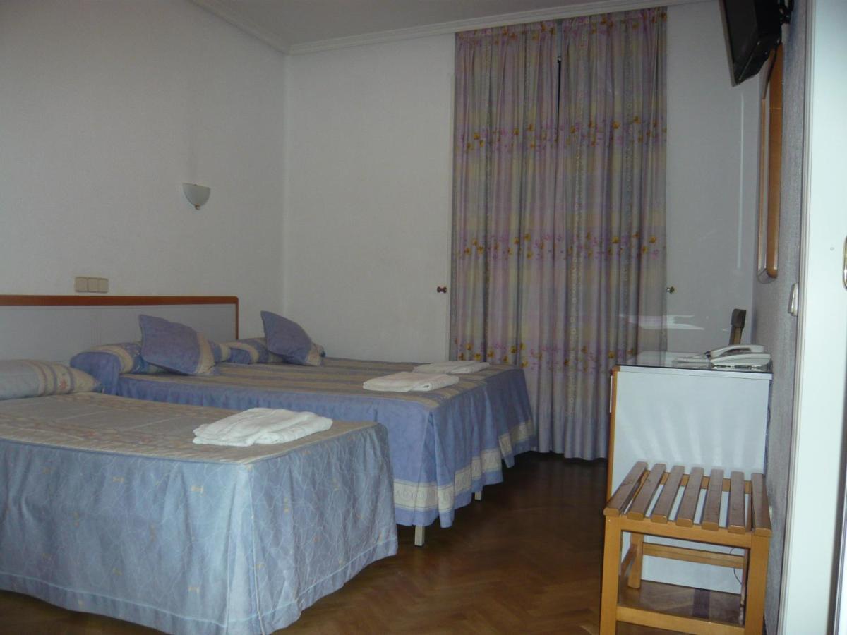 Hostal Triana Madrid Room photo